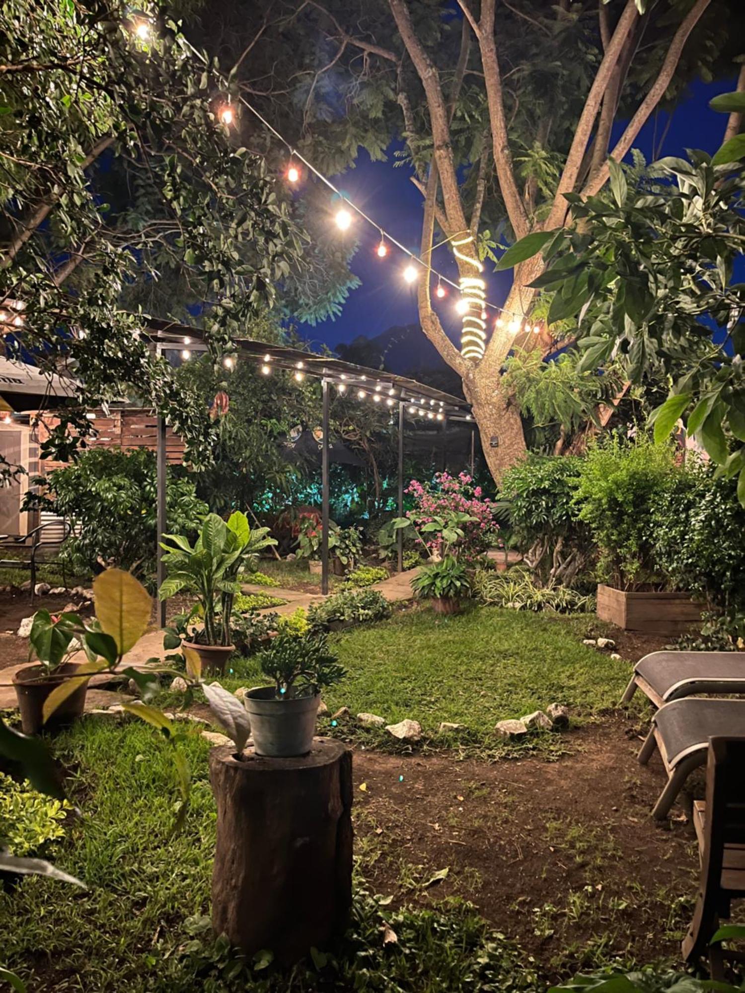 Hostal Antigueeno Antigua ภายนอก รูปภาพ