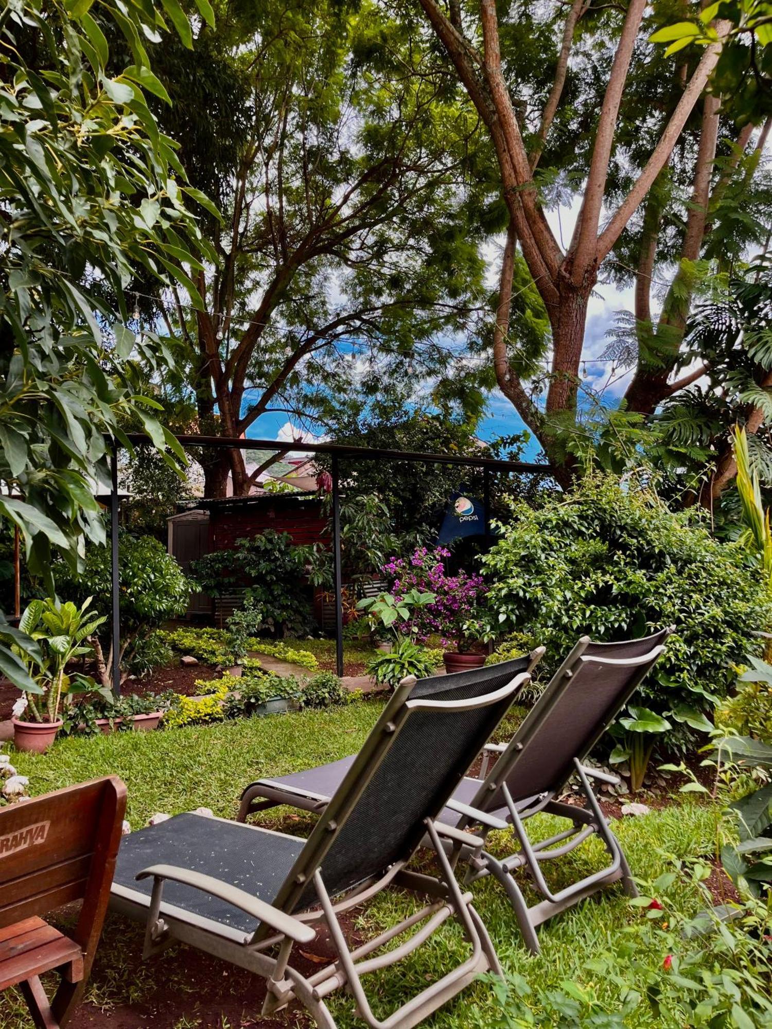 Hostal Antigueeno Antigua ภายนอก รูปภาพ