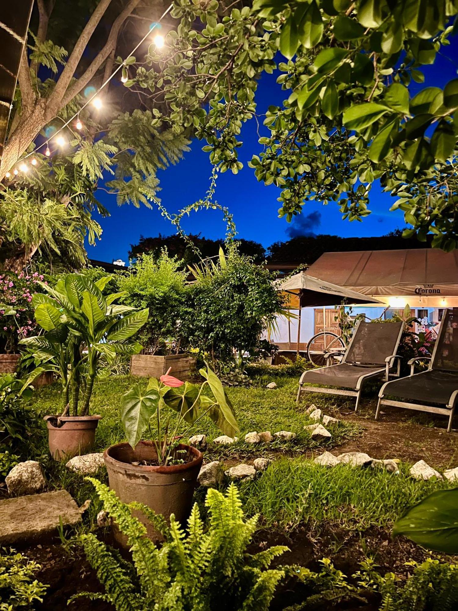 Hostal Antigueeno Antigua ภายนอก รูปภาพ