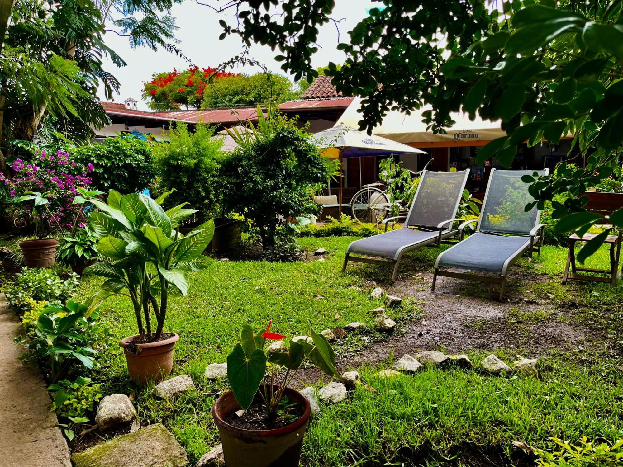 Hostal Antigueeno Antigua ภายนอก รูปภาพ