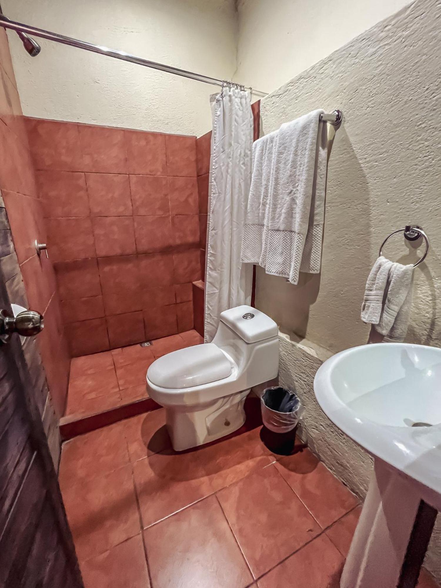 Hostal Antigueeno Antigua ภายนอก รูปภาพ