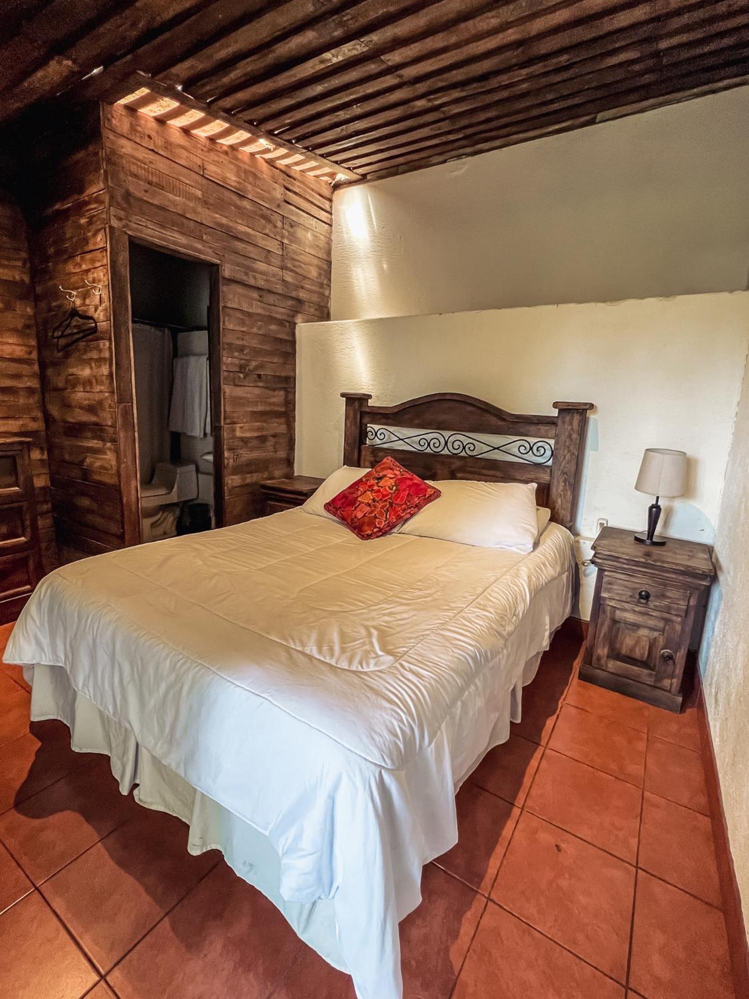 Hostal Antigueeno Antigua ภายนอก รูปภาพ