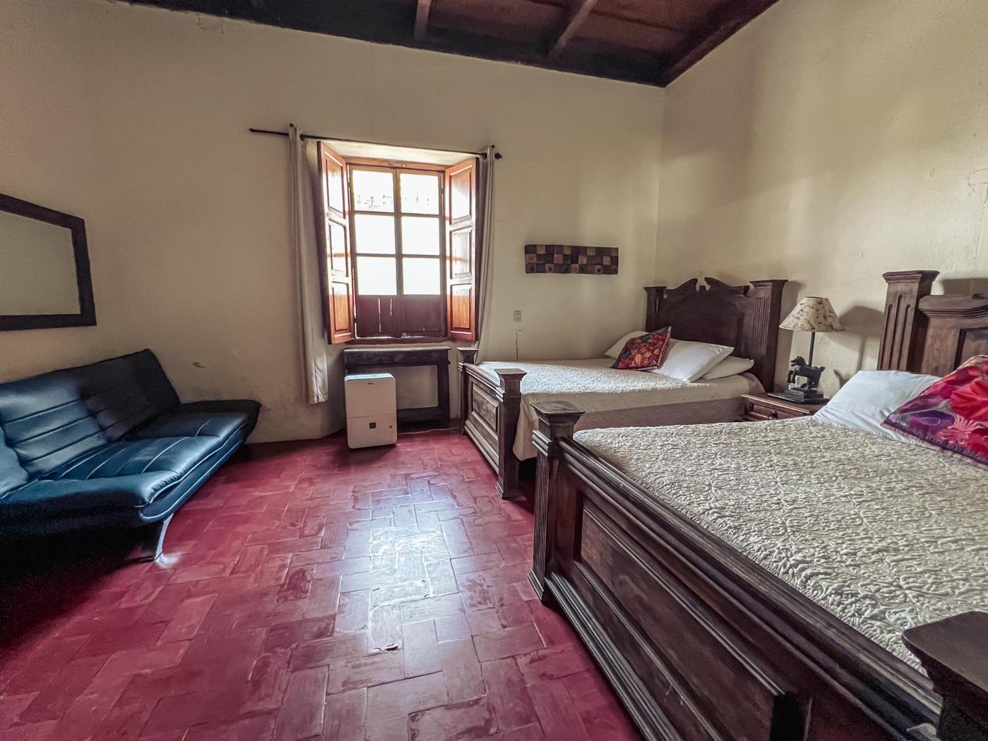Hostal Antigueeno Antigua ภายนอก รูปภาพ