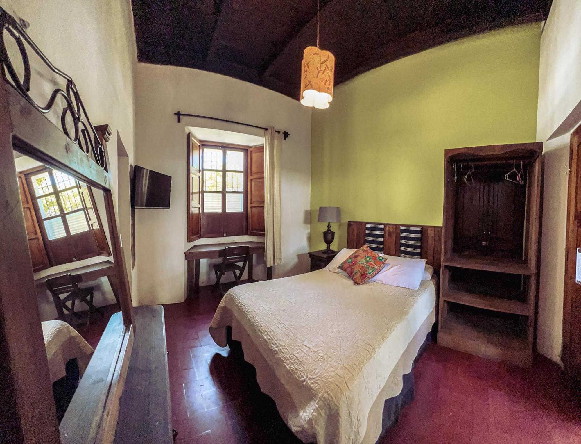 Hostal Antigueeno Antigua ภายนอก รูปภาพ