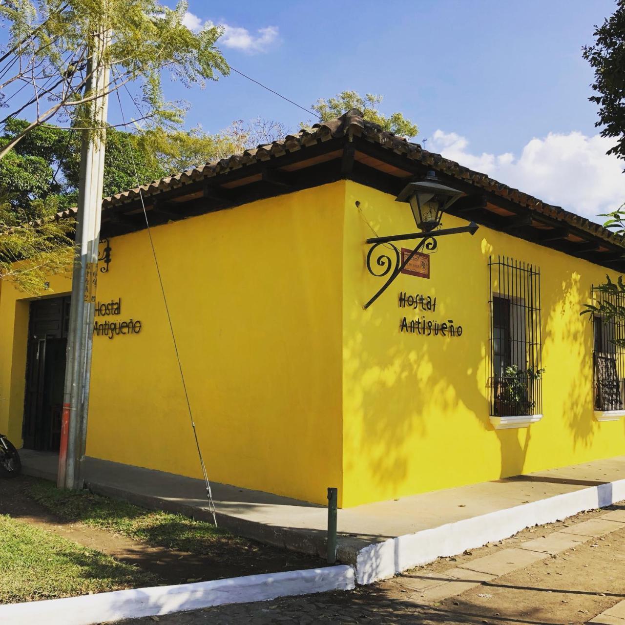 Hostal Antigueeno Antigua ภายนอก รูปภาพ
